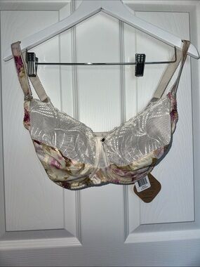 Floral Lace Underwire Bra in Cream and Pink NWT